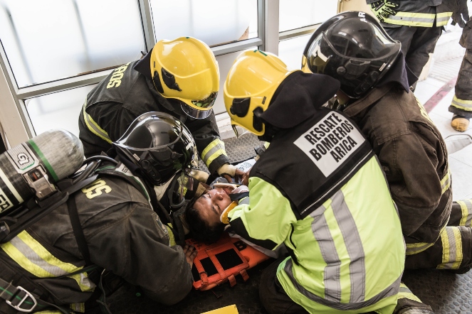 BOMBEROS AGRADECE DONACIÓN DE COMISIÓN CARNAVAL