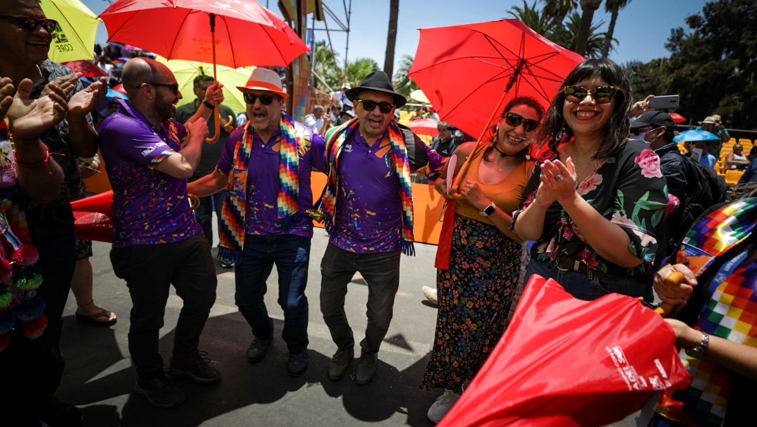 Poleras del Carnaval con material reciclado causaron furor en Arica